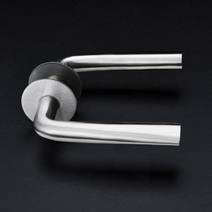 : MI: DØRHÅNDTERING MED ROSETTER 0519